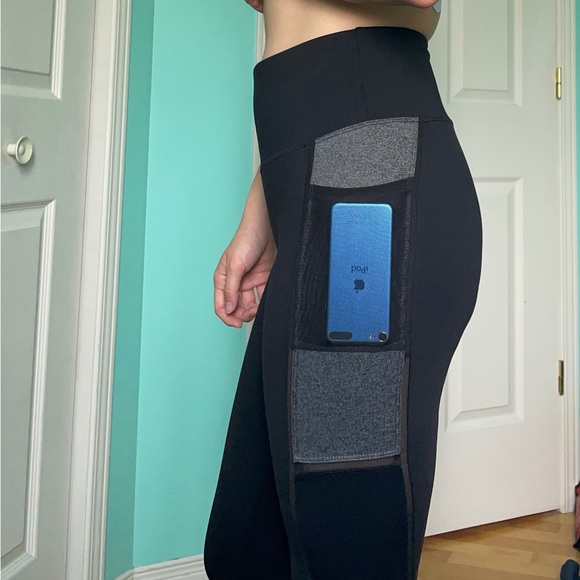 Avia Capri Black Leggings with 2 side Pockets - Picture 4 of 4